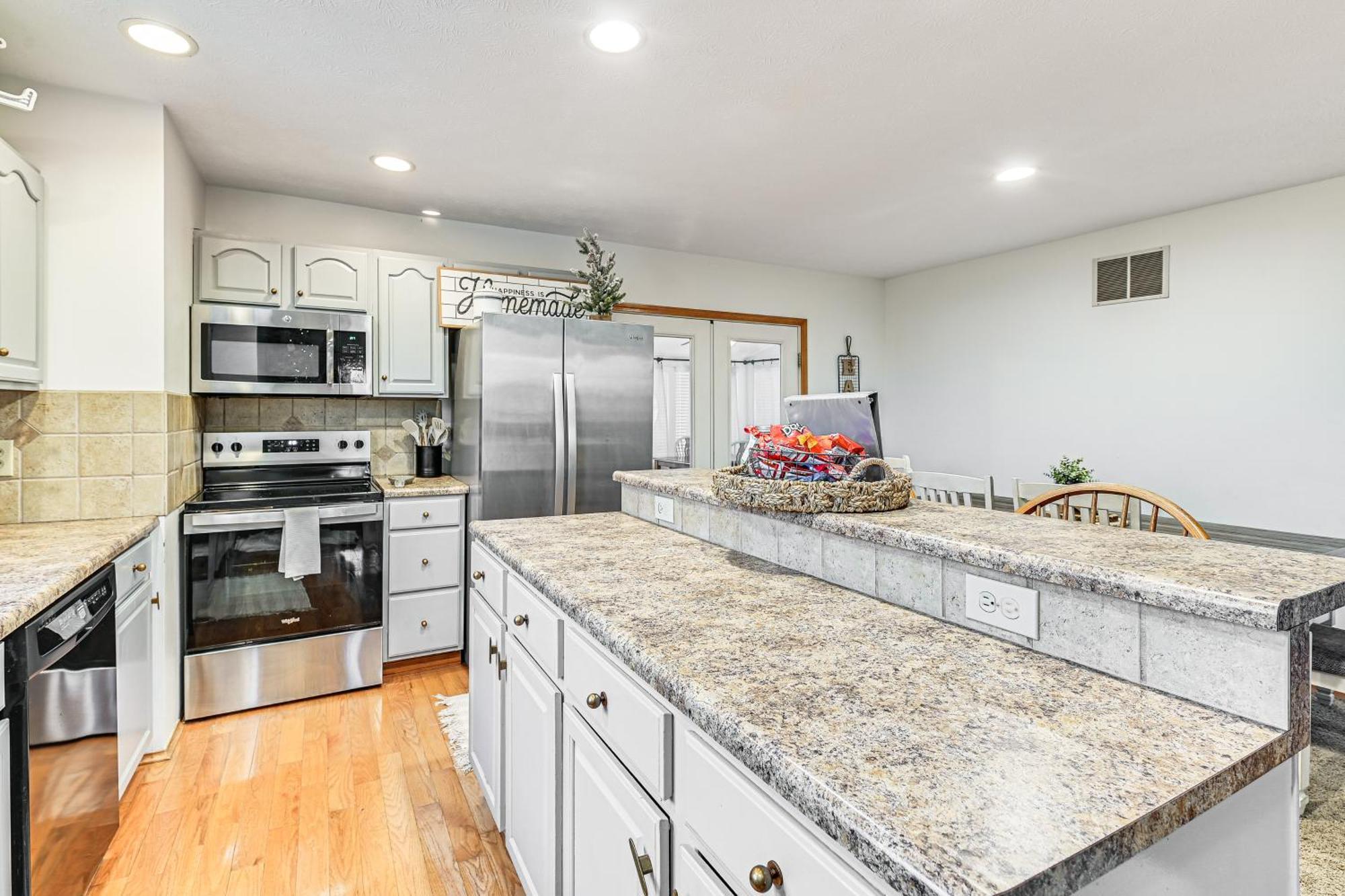 Вілла Williamstown Gem With Private Pool And Hot Tub! Екстер'єр фото