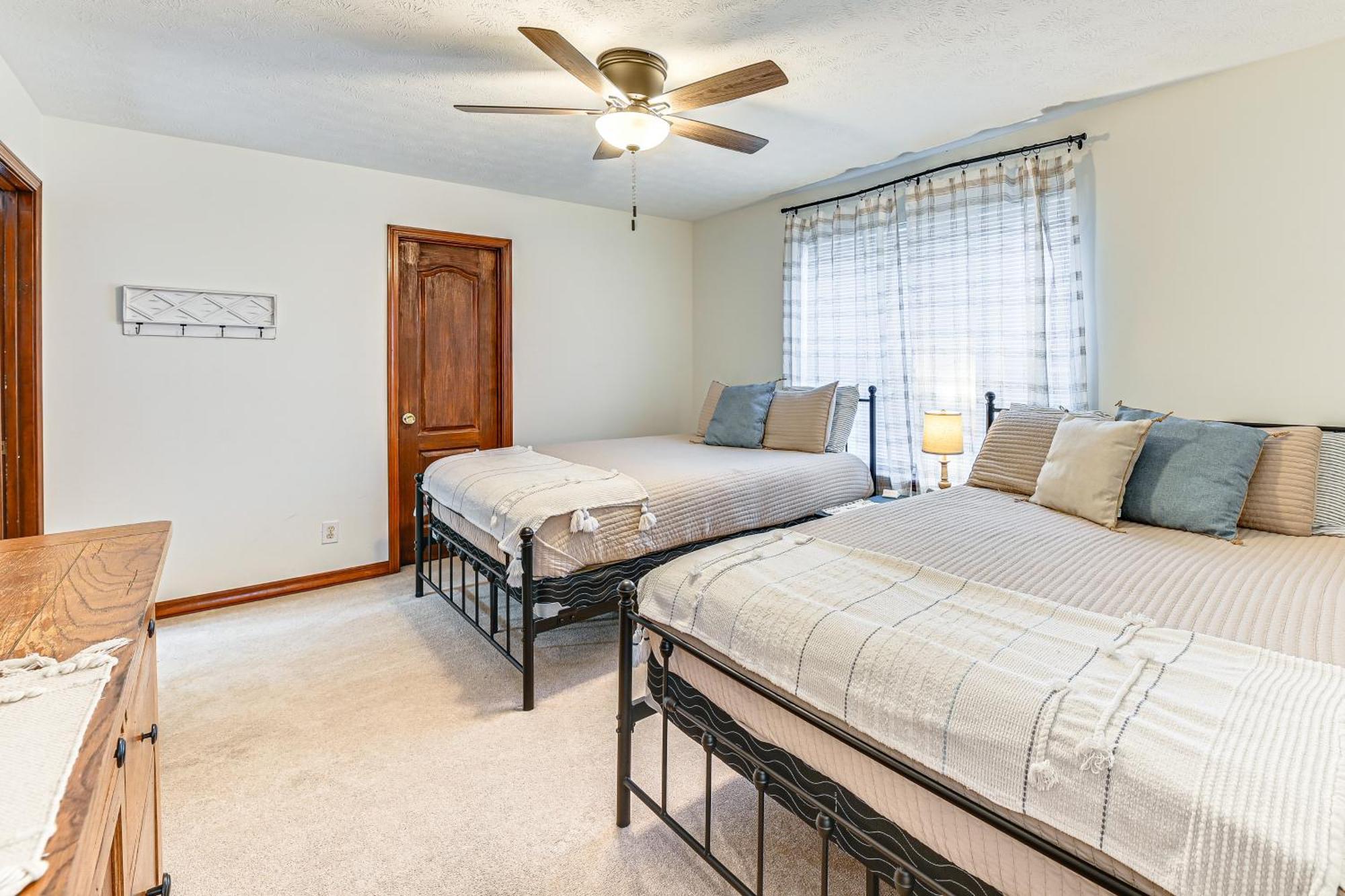 Вілла Williamstown Gem With Private Pool And Hot Tub! Екстер'єр фото