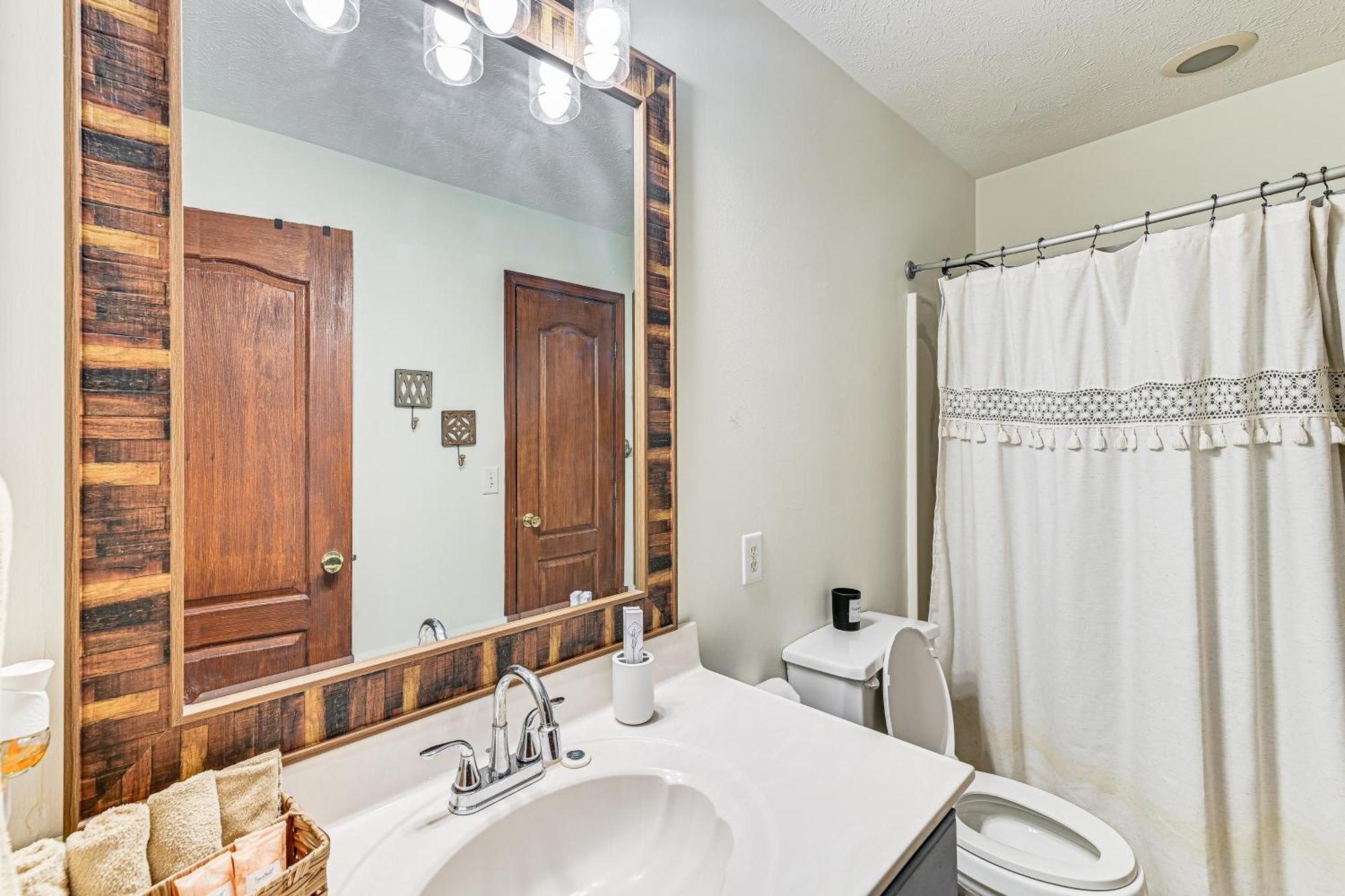 Вілла Williamstown Gem With Private Pool And Hot Tub! Екстер'єр фото