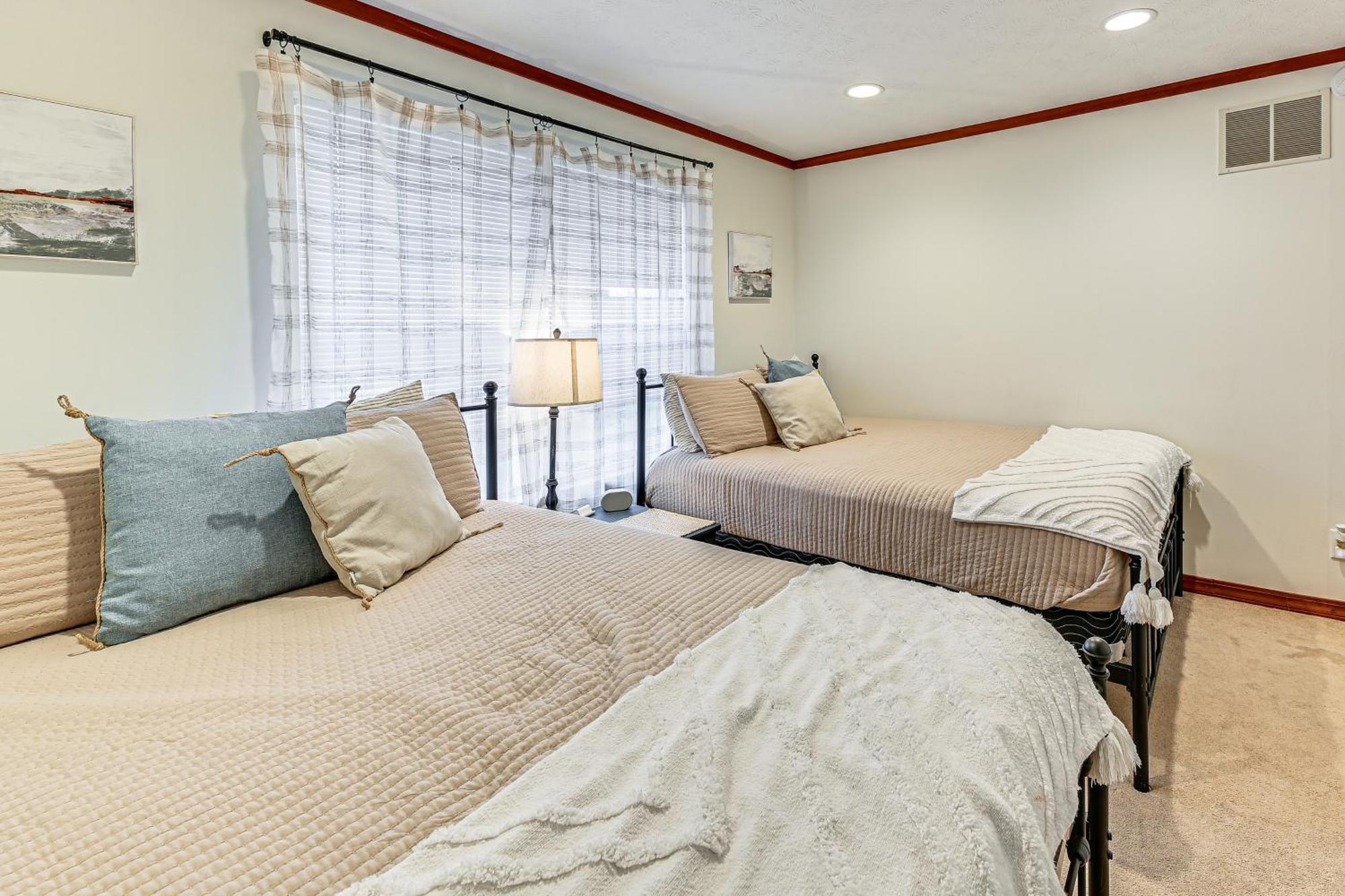 Вілла Williamstown Gem With Private Pool And Hot Tub! Екстер'єр фото